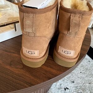 UGG Women’s Mini II Brand New